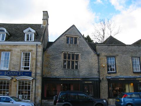 Skewed shop at Stowe on the Wold